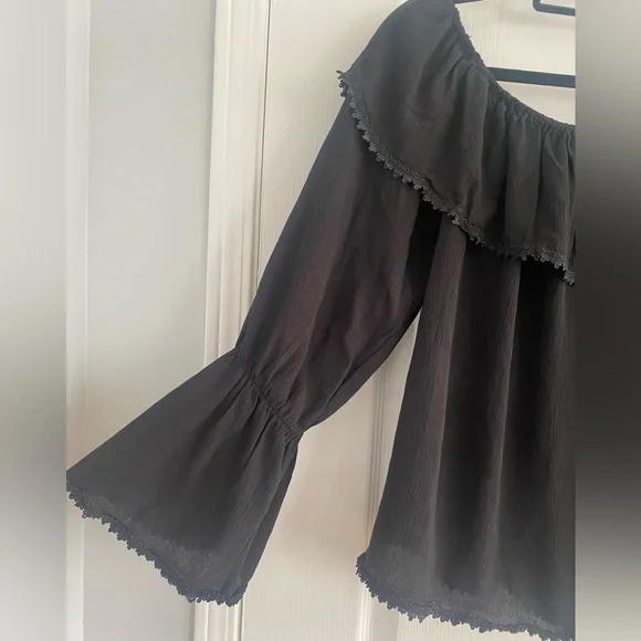 Forever 21 Off the Shoulder Ruffle Top - Picture 6 of 6